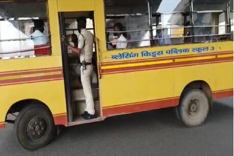 जबलपुर के माढोताल थाना अंतर्गत ये तस्वीर सामने आई, जिसमें बराती स्कूल बस में सवार होकर वैवाहिक कार्यक्रम में शिरकत करने के लिए जा रहे थे