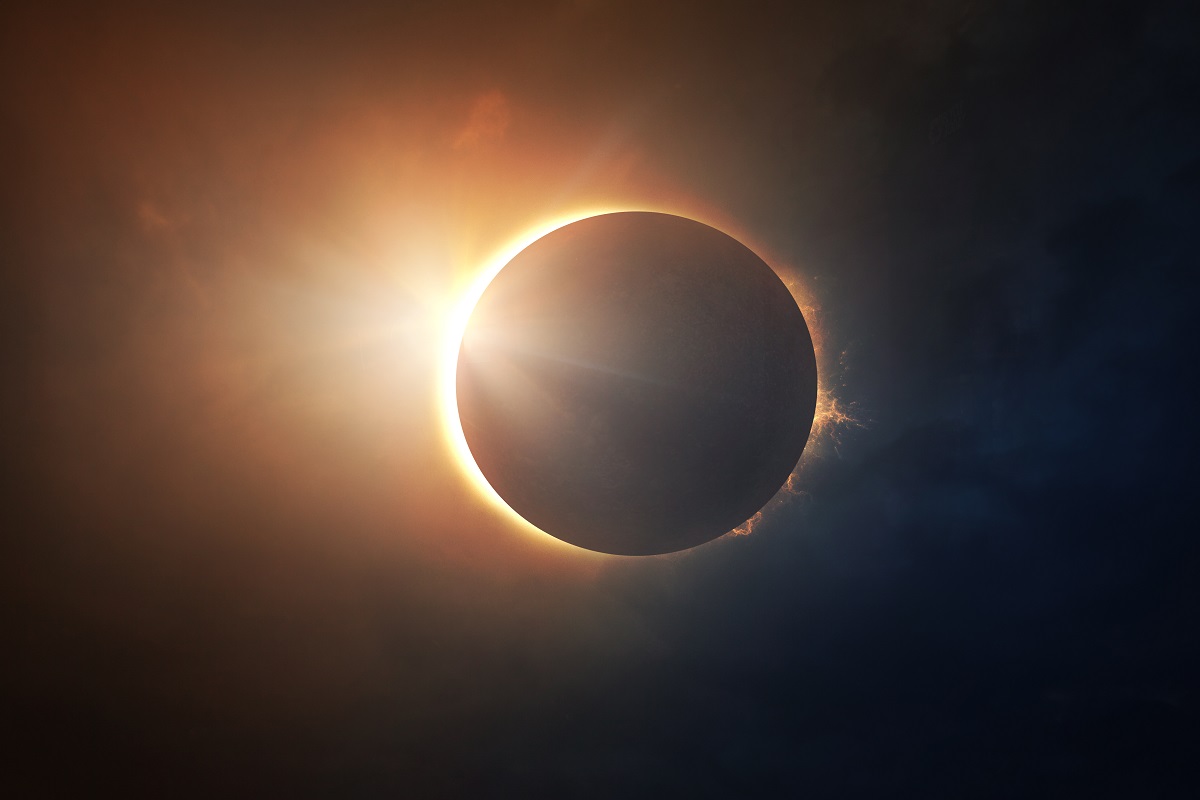 जानें कितने प्रकार का होता है सूर्य ग्रहण Image/shutterstock