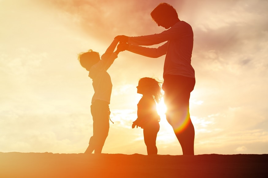 International Family Day 2021 Wishes-whatsapp-messages-images-quotes-dlnk 2 अपनों का साथ मिलेगा तो दिन बन जाएगा यादगार अपनों के साथ न रखें दूरियां, बढ़ाएं प्यार आओ मिल कर बोलें अपनों से एक बार तुम हो तो इस जीवन में है बहार विश्व परिवार दिवस 2021 की शुभकामनाएं Image/Shutterstock