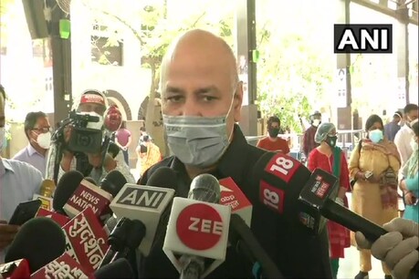 दिल्ली के डिप्टी सीएम मनीश सिसोदिया का आरोप है कि दिल्ली को पूरी ऑक्सीजन नहीं मिल रही है.