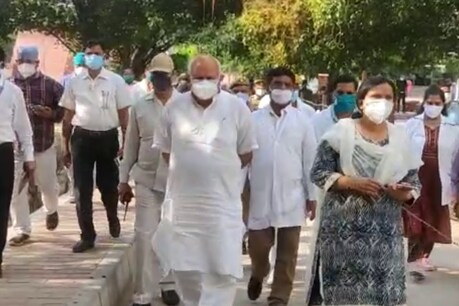 सैफई मेडिकल यूनिवर्सिटी की स्वास्थ्य व्यवस्था की पोल खुली , मरीजों को भर्ती न करने पर भडक़े मंत्री.