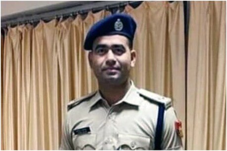 फिरोज आलम जून 2010 में दिल्ली पुलिस में कांस्टेबल के तौर पर भर्ती हुए थे. (फोटो साभार- सोशल मीडिया)