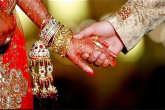 ग्रामीणों में चर्चा रही कि दुल्हन अपने प्रेमी के साथ फरार हो गयी. (सांकेतिक फोटो)