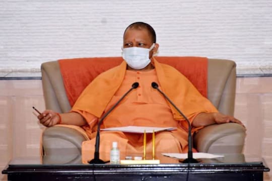 सीएम योगी को सीएम बनाए रखने के लिए भाजपा कार्यकर्ता ने खून से लिखा खत. 
