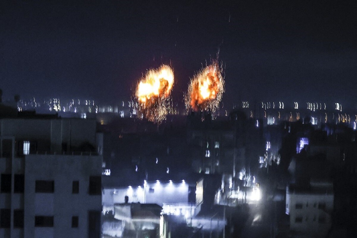 गज़ा पट्टी पर इजरायली वायुसेना ने की स्ट्राइक, आतंकियों ने भेजे थे आग लगाने वाले गुब्बारे