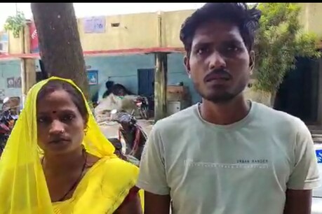 ग्रामीणों ने घर में घुसकर लड़के के पिता को खूंटे से बांधकर पीटा. पीड़ित परिवार पहुंचा थाने.