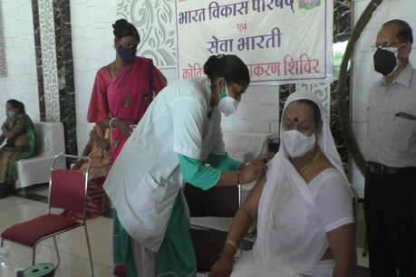 थर्ड जेंडरों ने कोरोना वैक्सीन लगवाने के बाद खुशी जाहिर की, और इससे किसी तरह की समस्या नहीं होने की बात कही