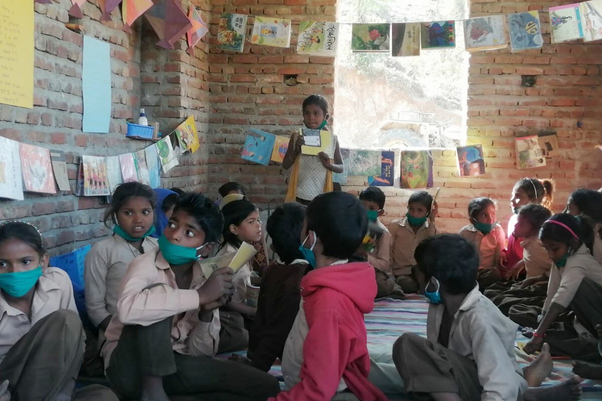 Home Library at Kundal Village of Bali Block under Pali District (Photo Credits: Parag Library) पाली जिले के अंतर्गत बाली ब्लॉक के कुंडल गांव में होम लाइब्रेरी (फोटो साभार: पराग लाइब्रेरी)
