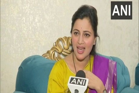 35 वर्षीय नवनीत कौर राणा का जन्म मुंबई में हुआ था. कन्नड़ फिल्म दर्शन से अभिनय के सफर की शुरुआत करने वाली राणा ने कई तेलुगु, पंजाबी समेत कई भाषाओं में काम किया है.(फाइल फोटो: ANI)