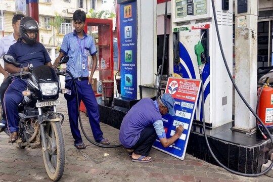 Petrol Price-देशभर में दो सप्ताह से तेल के दामों में बढ़ोतरी नहीं हुई है.