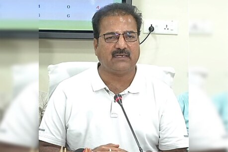 मंत्री खाचरियावास ने कहा कि जो इस दौर में भी राजनीति करते हुए खुद के स्वार्थ के लिए पार्टी बदल रहा है वह देश की कैसे सेवा करेगा ?