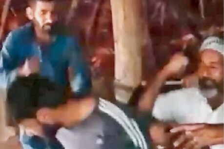 युवक को पेशाब पिलाकर उसका वीडियो भी बनाया गया.