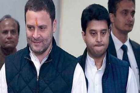 सिंधिया को फॉलो करने वाले राहुल गांधी ने अब उन्हें ट्विटर पर अनफॉलो कर दिया है. (फाइल फोटो)