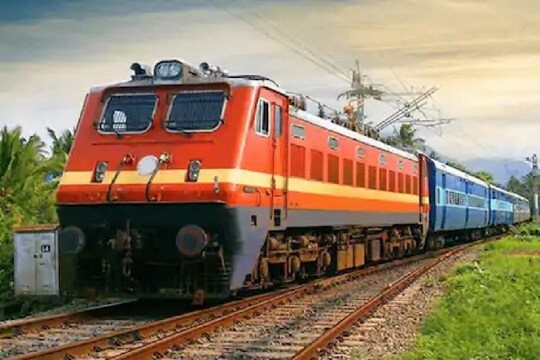 भारतीय रेलवे (सांकेति‍क फाेटाे)