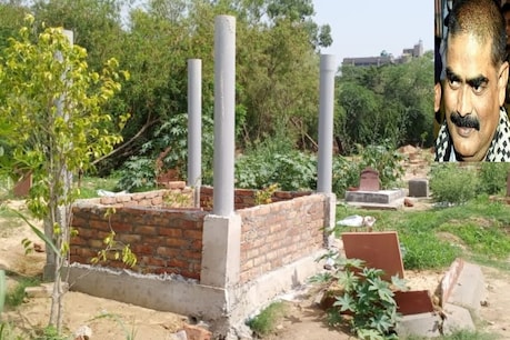 दिल्ली गेट कब्रिस्तान में शहाबुद्दीन की कब्र पर मकबरा निर्माण को रोका गया.