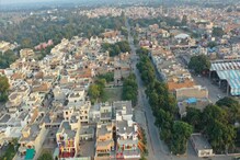 30 साल बाद आदमपुर को मिला नगरपालिका का दर्जा, लोगों ने मिठाई बांट मनाई खुशी