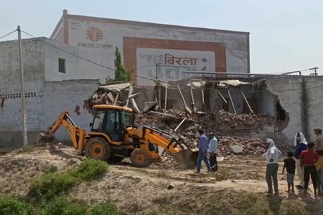 Aligarh News: शराब माफिया अनिल चौधरी के कोल्ड स्टोर पर चला बुलडोजर