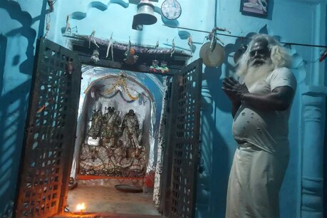 बांदा एसडीएम ने मंदिरों की फसल बेचने के लिए मैनेज आधार कार्ड