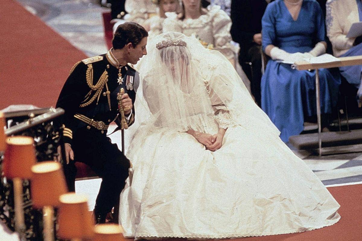 princess diana,diana,Britain, Diana Wedding Gown, Princess Diana, Princess Diana Story, Princess Diana life, Princess Diana wedding, princess diana wedding gown designer