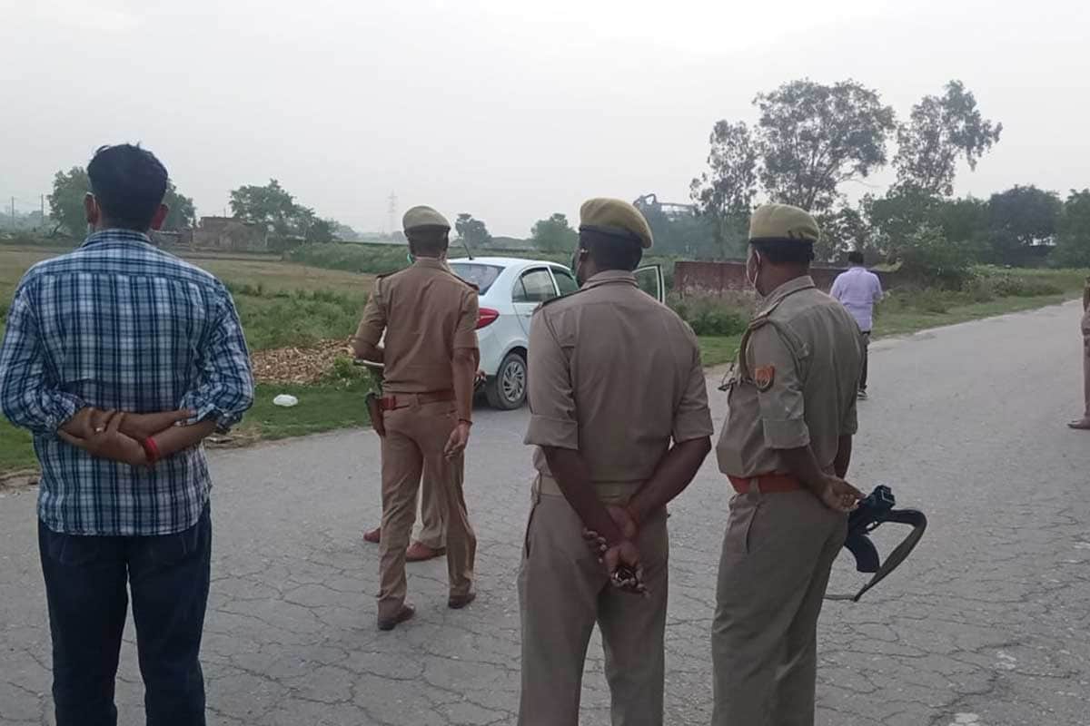 Gorakhpur News: पुलिस मुठभेड़ में दबोचा गया हिस्ट्रीशीटर धर्मदेव, दिव्या दुबे हत्याकांड में थी तलाश