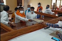 UP News: जिला पंचायत अध्यक्ष पद को लेकर सपा-बीजेपी आमने सामने