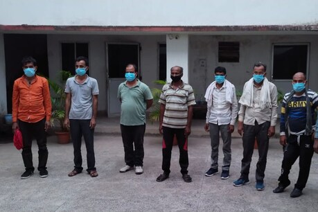 गिरफ्तार तस्करों में 6 यूपी, 1 एमपी और 1 दुमका का रहने वाला है.