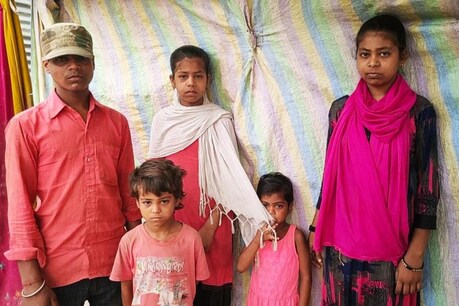 कोरोना संक्रमण के चलते माता-पिता की मौत होने से कई बच्चे अनाथ हो गए हैं (फाइल फोटो)