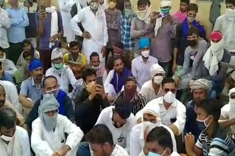 दलित समाज के लोग अभी तक की कार्रवाई से संतुष्ट नहीं है. उनका कहना है मामले की त्वरित और निष्पक्ष जांच होनी चाहिये अन्यथा वे फिर सड़कों पर उतरेंगे. (फाइल फोटो)