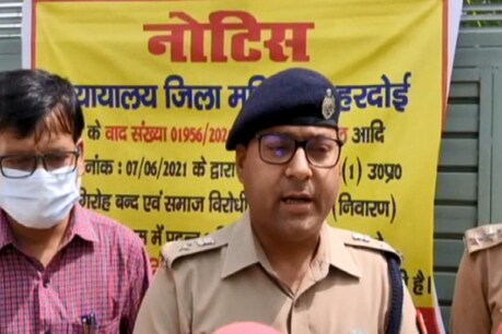 हरदोई के शराब माफिया और सपा नेता सुभाष पाल (Subhash Pal) की पत्नी और उनकी मां की गैस एजेंसी, पेट्रोल पंप कुर्क किया गया.