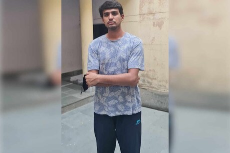 पुलिस ने आरोपी कोच के खिलाफ पोक्सो एक्ट के तहत मामला दर्ज कर उसे गिरफ्तार कर लिया है.
