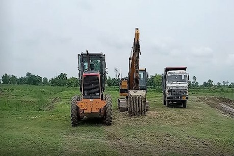 गोपालगंज में अवैध खनन के लिए खड़ी गाड़ियां.