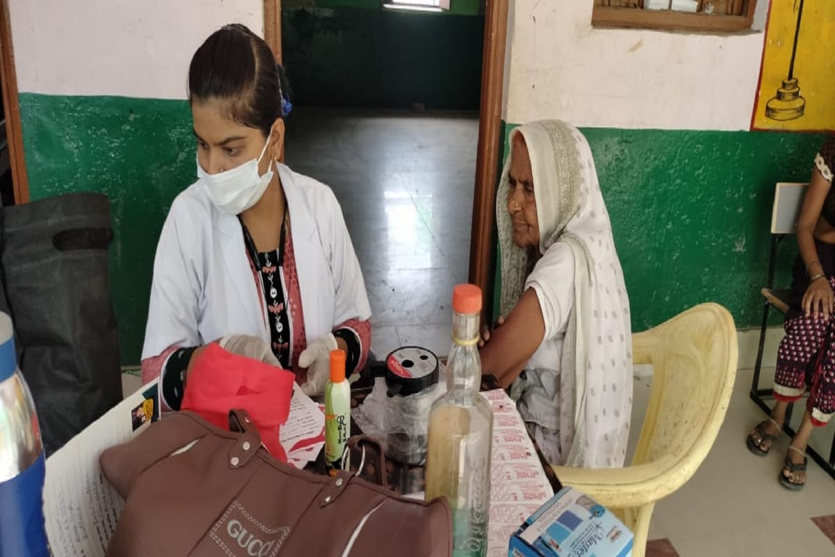 kasganj woman, vaccination