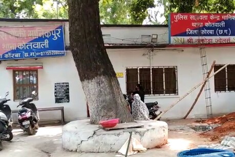 कोरबा में एक शादीशुदा 32 साल की महिला एक नाबालिग को लेकर भाग गई.