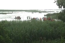 कुशीनगर: नारायणी नदी के बीच फंसी नाव से सकुशल निकाले गए सभी 150 लोग