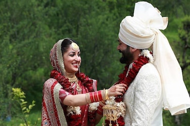  शादी के बाद इस जोड़ी को सोशल मीडिया पर खूब बधाई मिल रही हैं. हमारी तरफ से भी इस जोड़ी को शादी की ढेर सारी शुभकामनाएं. (Photo- @Yami Gautam/Instagram)