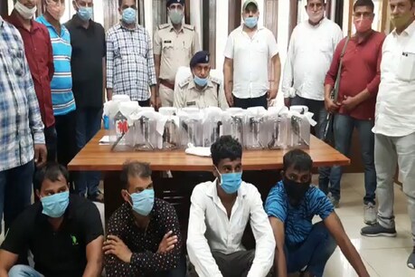 पुलिस गिरफ्त में आरोपी युवक