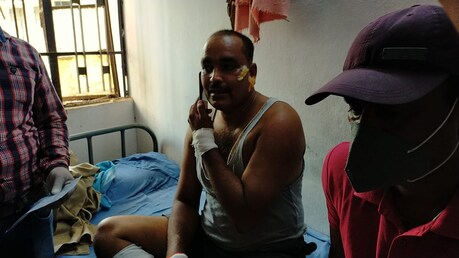 हमले में जख्मी थानाध्यक्ष अरविंद राय का इलाज अमरपुर रेफरल अस्पताल में हुआ.