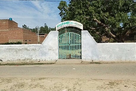 शाहजहांपुर में भू माफियाओं ने अपने नाम लिखवा ली कब्रिस्तान की जमीन