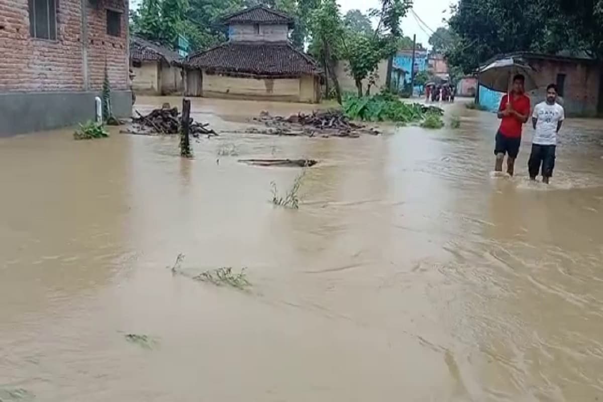 नेपाल में लगातार हो रही बारिश से बिहार में बाढ़ जैसे हालात, कई जिलों में तबाही का मंजर