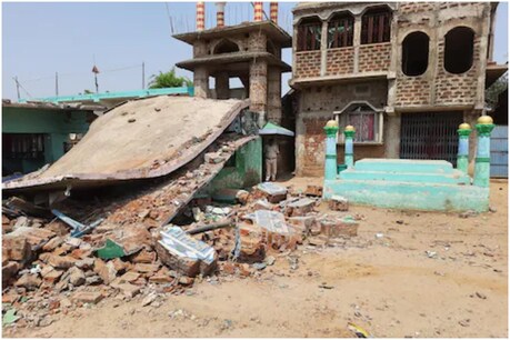 बांका के मदरसा में विस्फोट होने के बाद आतंकी कनेक्शन की चर्चा हो रही है.