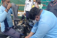 सांसद ने पड़े श्रद्धालु के पैर, बोले-कहीं आपके कारण फिर न हो जाए Lockdown