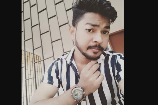 मामले को लेकर लापता युवक के परिजन बताते हैं कि शाहिद सैफुल्ला इंजीनियरिंग की पढ़ाई पूरी करने के बाद बैंगलुरु में काम कर रहा था. मामले को लेकर लापता युवक के परिजन बताते हैं कि शाहिद सैफुल्ला इंजीनियरिंग की पढ़ाई पूरी करने के बाद बैंगलुरु में काम कर रहा था.