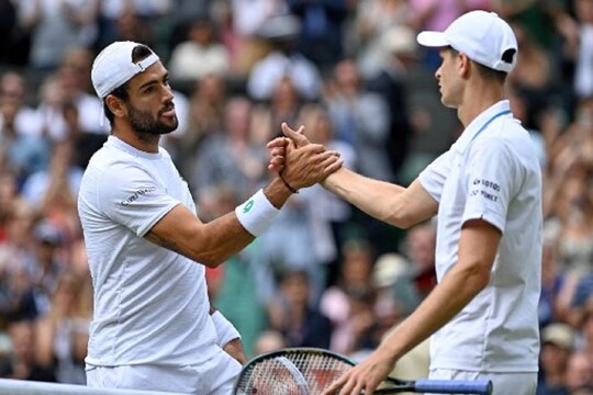 Wimbledon 2021: मैटियो बेरेटिनी ने ह्यूबर्ट हरकाज को सेमीफाइनल में दी मात (AFP)