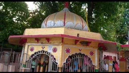 मनकामेश्वर मंदिर: सावन में उमड़ती है यहां भक्तों की भीड़ मनकामेश्वर मंदिर: सावन में उमड़ती है यहां भक्तों की भीड़