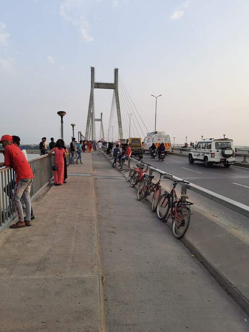 युवाओं के लिए सेल्फी प्वाइंट है... नैनी का पुल युवाओं के लिए सेल्फी प्वाइंट है... नैनी का पुल