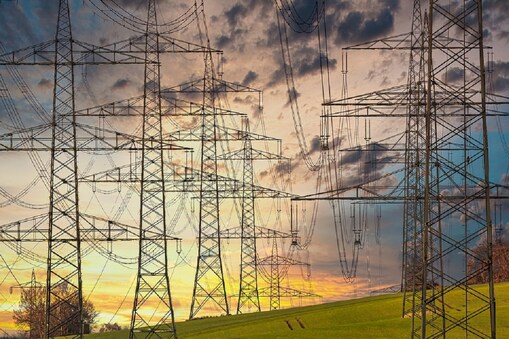 electricity amendment bill-व्ही के एस परिहार ने कहा निजी कम्पनियां केवल मुनाफे वाले औद्योगिक और वाणिज्यिक उपभोक्ताओं को ही बिजली देंगी. इससे सरकारी बिजली कंपनी की वित्तीय हालत और खराब हो जाएगी. नए बिल के जरिए सरकार बिजली वितरण का निजीकरण करने जा रही है, जो किसानों और गरीब घरेलू उपभोक्ताओं के हित में नहीं है.