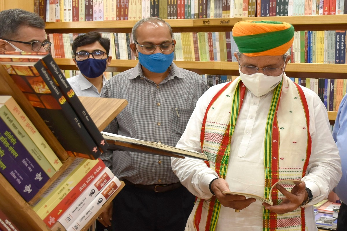 संस्कृति राज्य मंत्री अर्जुन राम मेघवाल ने साहित्य अकादेमी का निरीक्षण किया. Arjun Ram Meghwal, Sahitya Academy, Amrit Mahotsav, अर्जुन राम मेघवाल, साहित्य अकादमी, अमृत महोत्सव