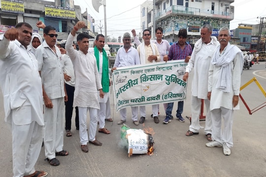 INLD अध्यक्ष ओमप्रकाश चौटाला के जींद के खटकड़ टोल पर खाप नेता के साथ दुर्व्यवहार करने  को लेकर किसान नाराज हैं