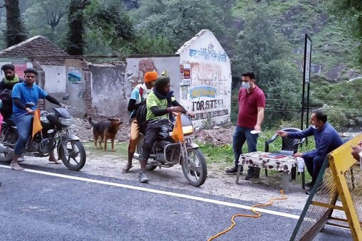 कुल्लू में कसोल के लिए एंट्री करनी है तो टोल देना होगा. कुल्लू में कसोल के लिए एंट्री करनी है तो टोल देना होगा.