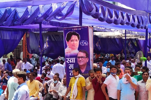 उत्तर प्रदेश में चुनाव से पहले बसपा ने खेला बड़ा दांव. उत्तर प्रदेश में चुनाव से पहले बसपा ने खेला बड़ा दांव.
